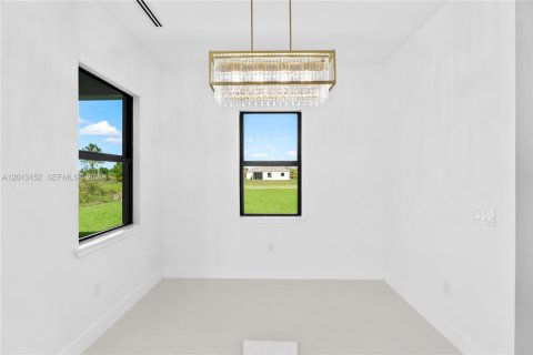 House in Lehigh Acres, Florida 4 bedrooms, 152.36 sq.m. № 2076129 - photo 23