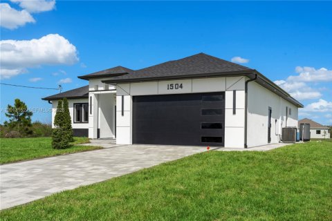 House in Lehigh Acres, Florida 4 bedrooms, 152.36 sq.m. № 2076129 - photo 4