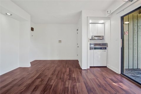 Снять в аренду кондоминиум в Хейнс-Сити, Флорида 38.18м2, № 1870515 - фото 7