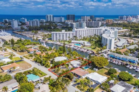 Villa ou maison à vendre à Pompano Beach, Floride: 2 chambres, 145.48 m2 № 1988913 - photo 1