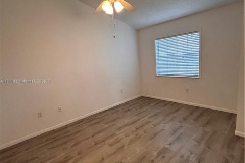 Condo in Oakland Park, Florida, 2 bedrooms  № 1952672 - photo 10