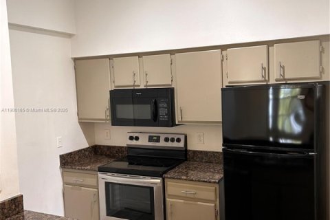 Condo in Oakland Park, Florida, 2 bedrooms  № 1952672 - photo 4