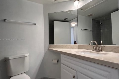 Condo in Oakland Park, Florida, 2 bedrooms  № 1952672 - photo 13