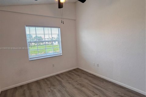 Condo in Oakland Park, Florida, 2 bedrooms  № 1952672 - photo 7