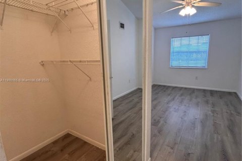 Condo in Oakland Park, Florida, 2 bedrooms  № 1952672 - photo 9