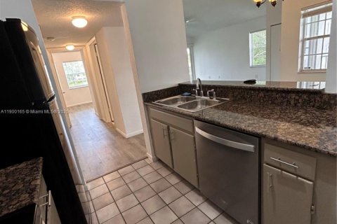 Condo in Oakland Park, Florida, 2 bedrooms  № 1952672 - photo 5