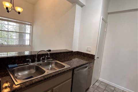 Condo in Oakland Park, Florida, 2 bedrooms  № 1952672 - photo 3