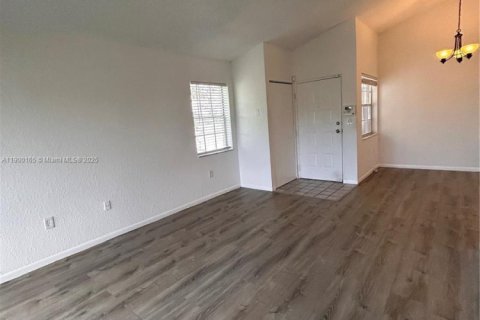 Condo in Oakland Park, Florida, 2 bedrooms  № 1952672 - photo 1