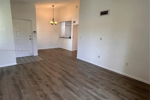 Condo in Oakland Park, Florida, 2 bedrooms  № 1952672 - photo 8
