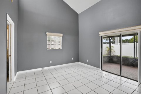 House in Hollywood, Florida 4 bedrooms, 173.73 sq.m. № 2083209 - photo 18