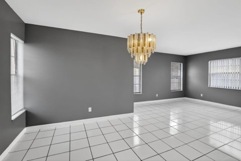 House in Hollywood, Florida 4 bedrooms, 173.73 sq.m. № 2083209 - photo 12