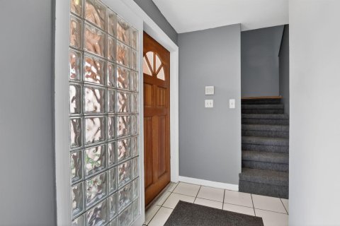 House in Hollywood, Florida 4 bedrooms, 173.73 sq.m. № 2083209 - photo 5