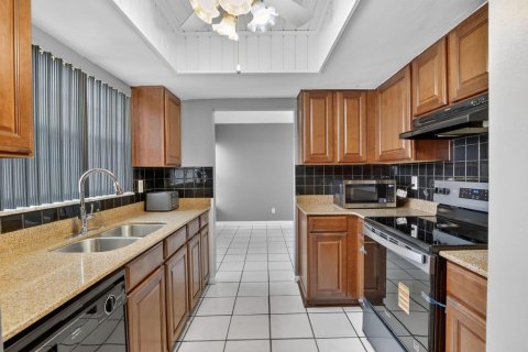 House in Hollywood, Florida 4 bedrooms, 173.73 sq.m. № 2083209 - photo 14