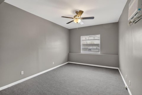 House in Hollywood, Florida 4 bedrooms, 173.73 sq.m. № 2083209 - photo 21