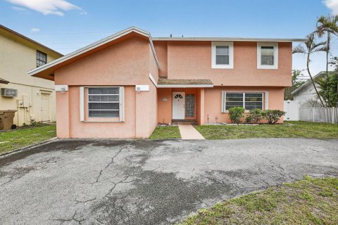 House in Hollywood, Florida 4 bedrooms, 173.73 sq.m. № 2083209