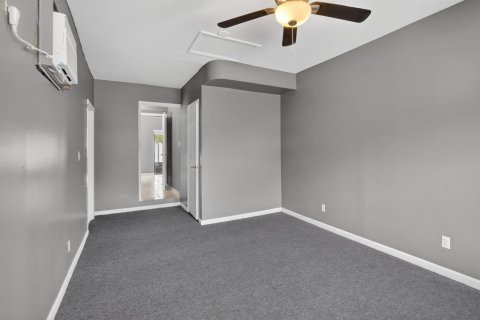 House in Hollywood, Florida 4 bedrooms, 173.73 sq.m. № 2083209 - photo 22