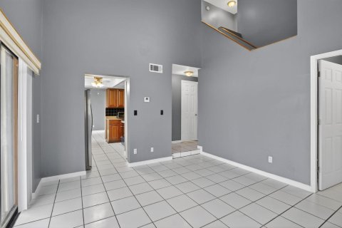House in Hollywood, Florida 4 bedrooms, 173.73 sq.m. № 2083209 - photo 16