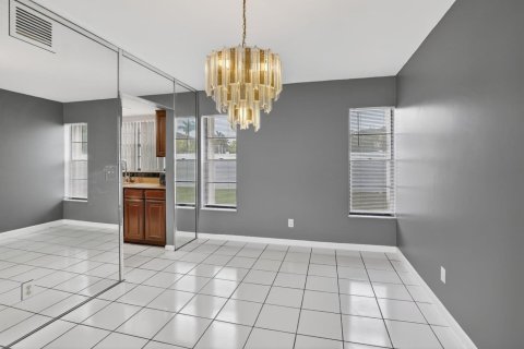 House in Hollywood, Florida 4 bedrooms, 173.73 sq.m. № 2083209 - photo 11