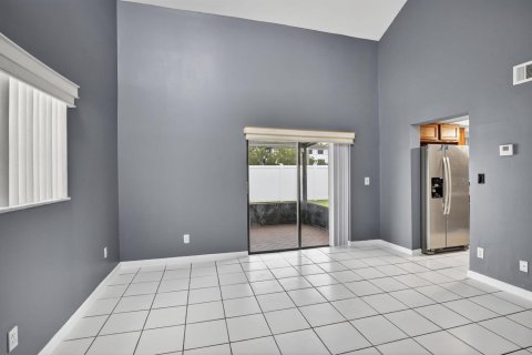 House in Hollywood, Florida 4 bedrooms, 173.73 sq.m. № 2083209 - photo 17