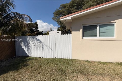 Immobilier commercial à louer à Cutler Bay, Floride: 1 chambre, 37.16 m2 № 1997350 - photo 9