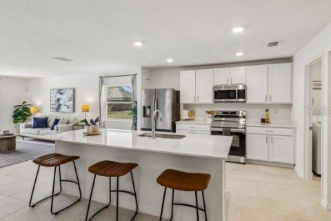 House in Weeki Wachee, Florida 4 bedrooms, 174.28 sq.m. № 2406931 - photo 3