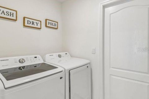 House in Weeki Wachee, Florida 4 bedrooms, 174.28 sq.m. № 2406931 - photo 21