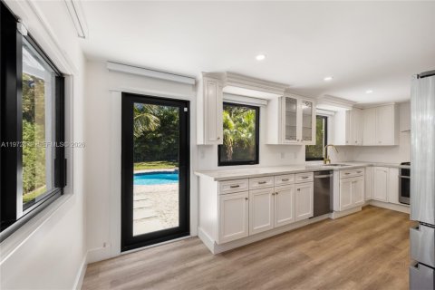 Купить виллу или дом в Саут-Майами, Флорида 4 спальни, 224.27м2, № 2042479 - фото 10