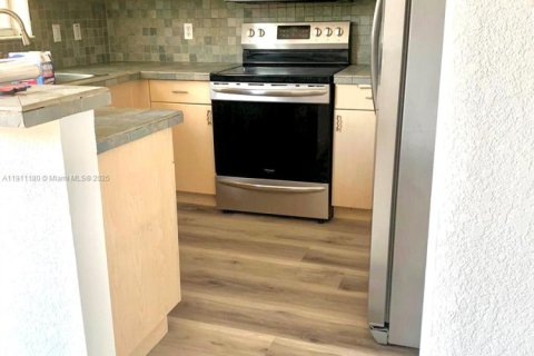 Touwnhouse à louer à Miami, Floride: 3 chambres, 148.83 m2 № 1966789 - photo 3