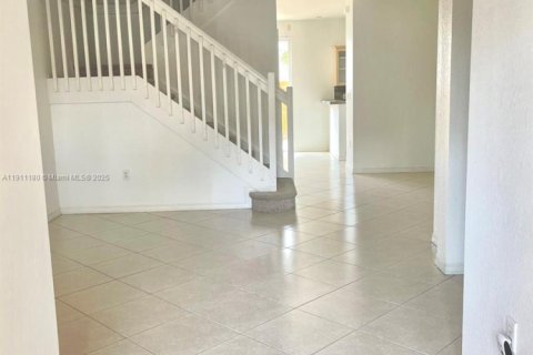 Touwnhouse à louer à Miami, Floride: 3 chambres, 148.83 m2 № 1966789 - photo 2