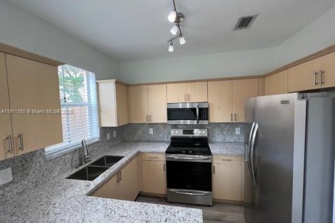 Touwnhouse à louer à Miami, Floride: 3 chambres, 148.83 m2 № 1966789 - photo 4