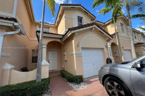 Touwnhouse à louer à Miami, Floride: 3 chambres, 148.83 m2 № 1966789 - photo 1