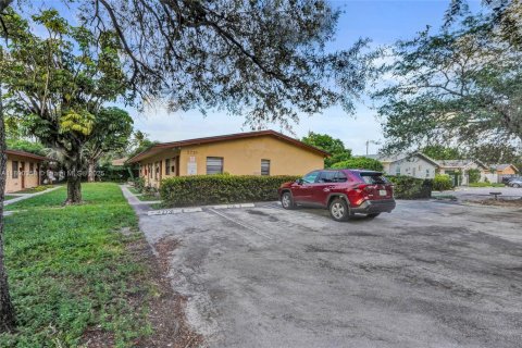 Villa ou maison à louer à Pompano Beach, Floride: 2 chambres, 193.14 m2 № 1946891 - photo 1