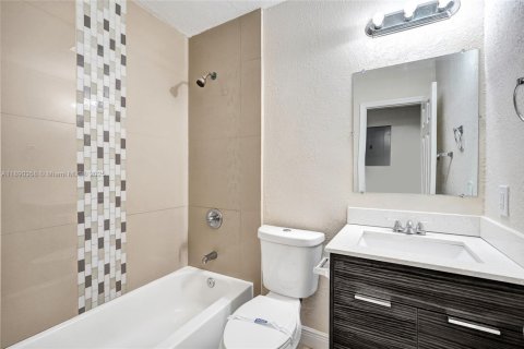 Villa ou maison à louer à Pompano Beach, Floride: 2 chambres, 193.14 m2 № 1946891 - photo 14