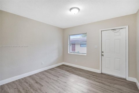 Villa ou maison à louer à Pompano Beach, Floride: 2 chambres, 193.14 m2 № 1946891 - photo 8