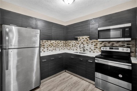 Villa ou maison à louer à Pompano Beach, Floride: 2 chambres, 193.14 m2 № 1946891 - photo 11