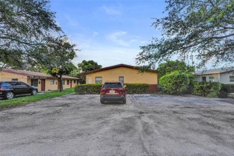 Villa ou maison à louer à Pompano Beach, Floride: 2 chambres, 193.14 m2 № 1946891 - photo 2