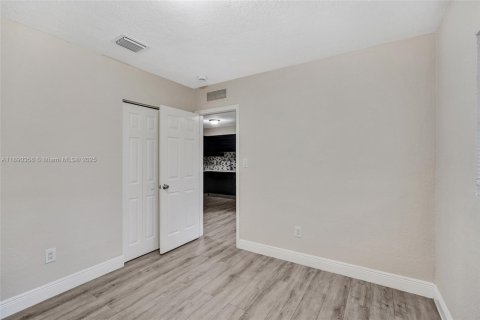 Villa ou maison à louer à Pompano Beach, Floride: 2 chambres, 193.14 m2 № 1946891 - photo 10