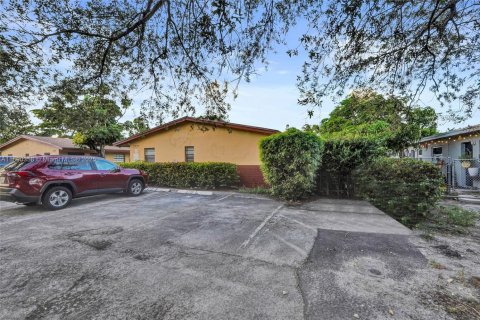Villa ou maison à louer à Pompano Beach, Floride: 2 chambres, 193.14 m2 № 1946891 - photo 3
