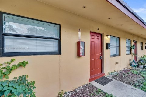 Villa ou maison à louer à Pompano Beach, Floride: 2 chambres, 193.14 m2 № 1946891 - photo 20