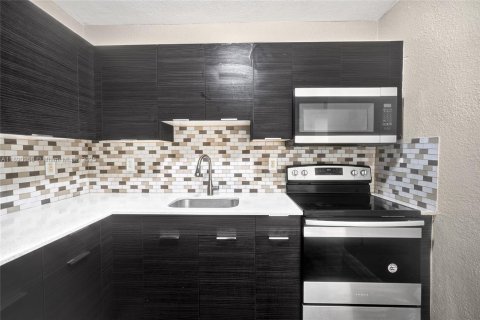 Villa ou maison à louer à Pompano Beach, Floride: 2 chambres, 193.14 m2 № 1946891 - photo 12