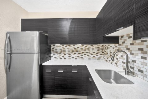 Villa ou maison à louer à Pompano Beach, Floride: 2 chambres, 193.14 m2 № 1946891 - photo 13