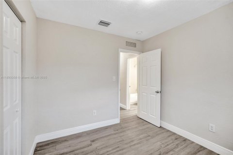 Villa ou maison à louer à Pompano Beach, Floride: 2 chambres, 193.14 m2 № 1946891 - photo 17