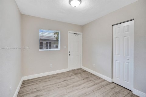 Villa ou maison à louer à Pompano Beach, Floride: 2 chambres, 193.14 m2 № 1946891 - photo 16