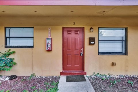 Villa ou maison à louer à Pompano Beach, Floride: 2 chambres, 193.14 m2 № 1946891 - photo 5
