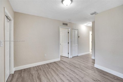 Villa ou maison à louer à Pompano Beach, Floride: 2 chambres, 193.14 m2 № 1946891 - photo 7