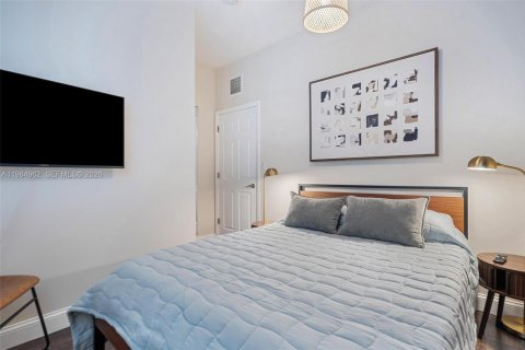 Снять в аренду виллу или дом в Майами, Флорида 4 спальни, 139.35м2, № 2051378 - фото 23