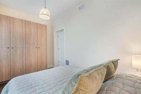 Снять в аренду виллу или дом в Майами, Флорида 4 спальни, 139.35м2, № 2051378 - фото 25