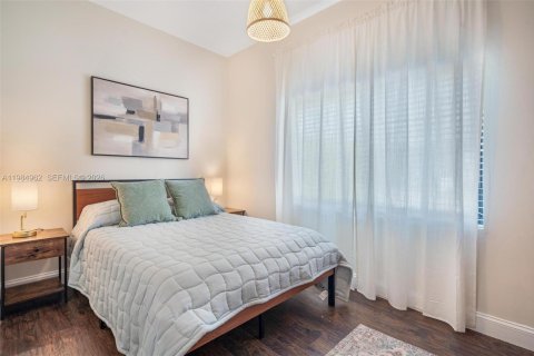 Снять в аренду виллу или дом в Майами, Флорида 4 спальни, 139.35м2, № 2051378 - фото 27