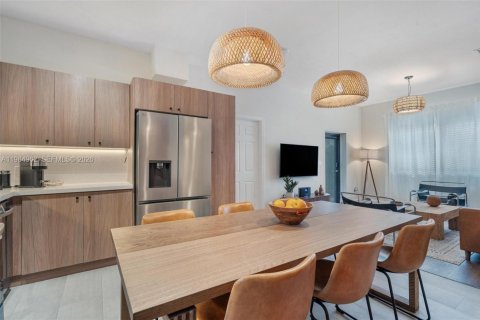 Снять в аренду виллу или дом в Майами, Флорида 4 спальни, 139.35м2, № 2051378 - фото 6