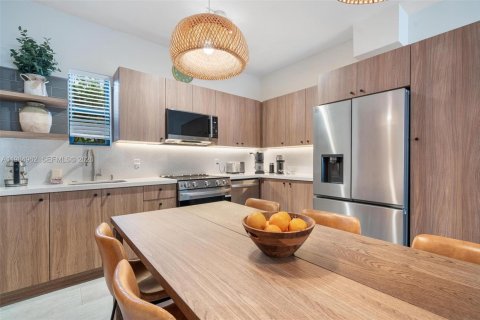 Снять в аренду виллу или дом в Майами, Флорида 4 спальни, 139.35м2, № 2051378 - фото 7